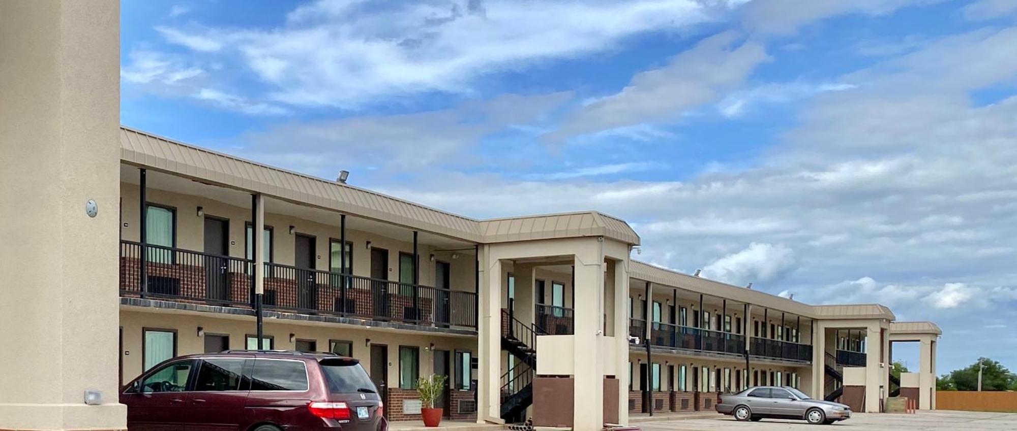 Hotel 81 El Reno المظهر الخارجي الصورة